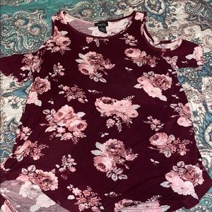 ⭐️ Rue 21 maroon shirt (3>$16🍒)